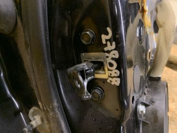 Обмежувач дверей задн. прав. NISSAN JUKE 10-19