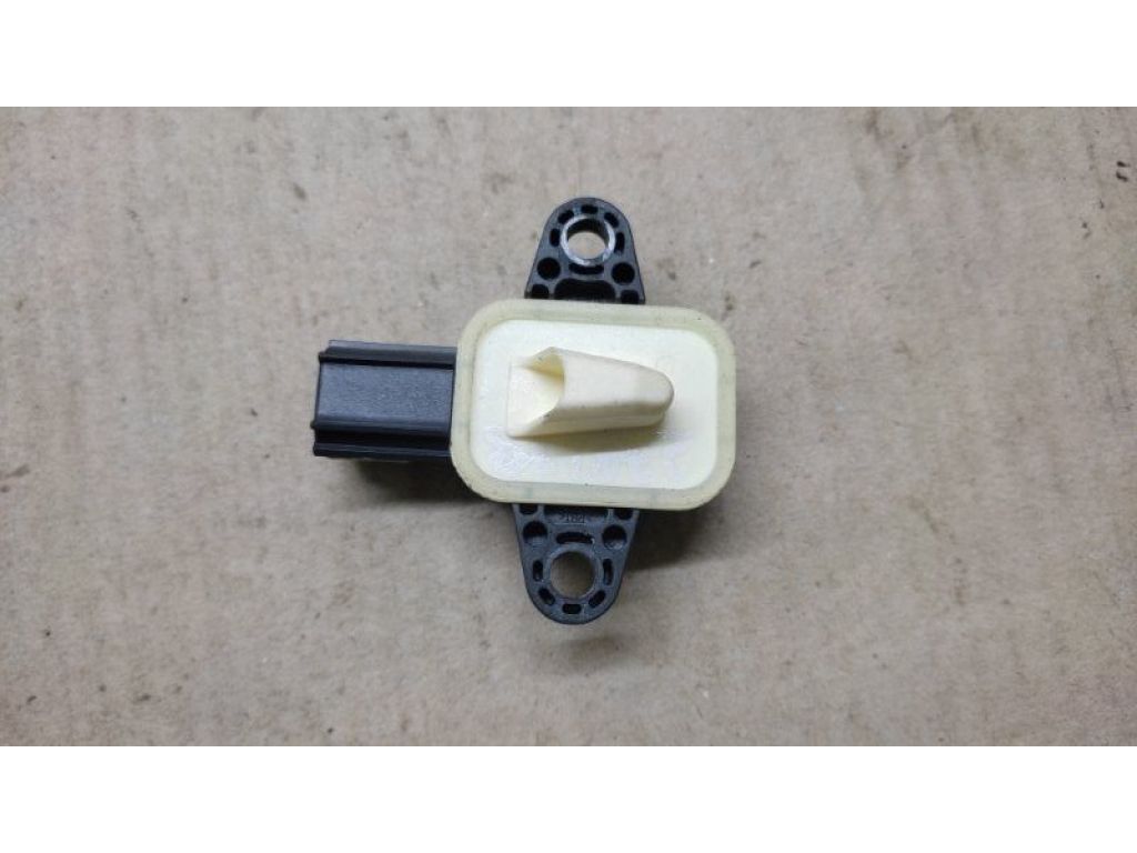 HM5Z-14B345-A | Датчик удару FORD FOCUS 10-18 - Фото 4