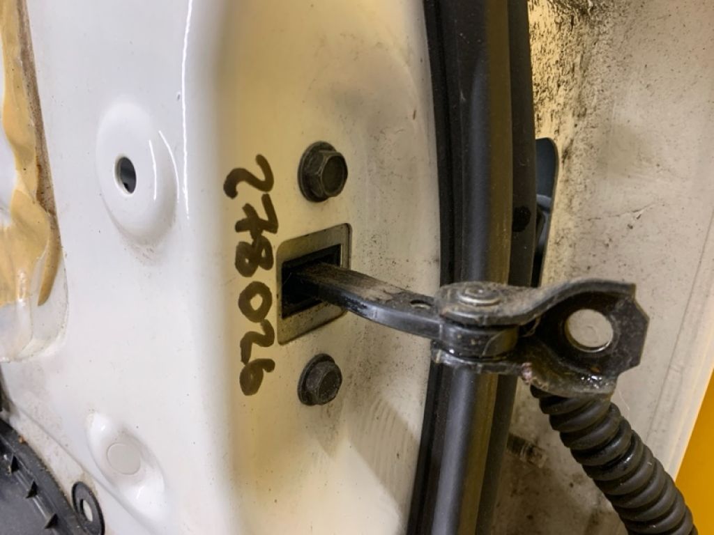 82430-3NF0A | Обмежувач дверей задн. лів. NISSAN LEAF 18-