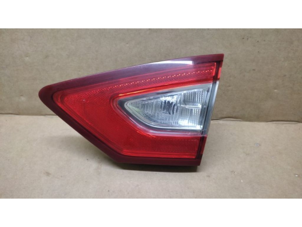 DS7Z-13404-A | Фонарь внутренний прав. FORD FUSION 14-