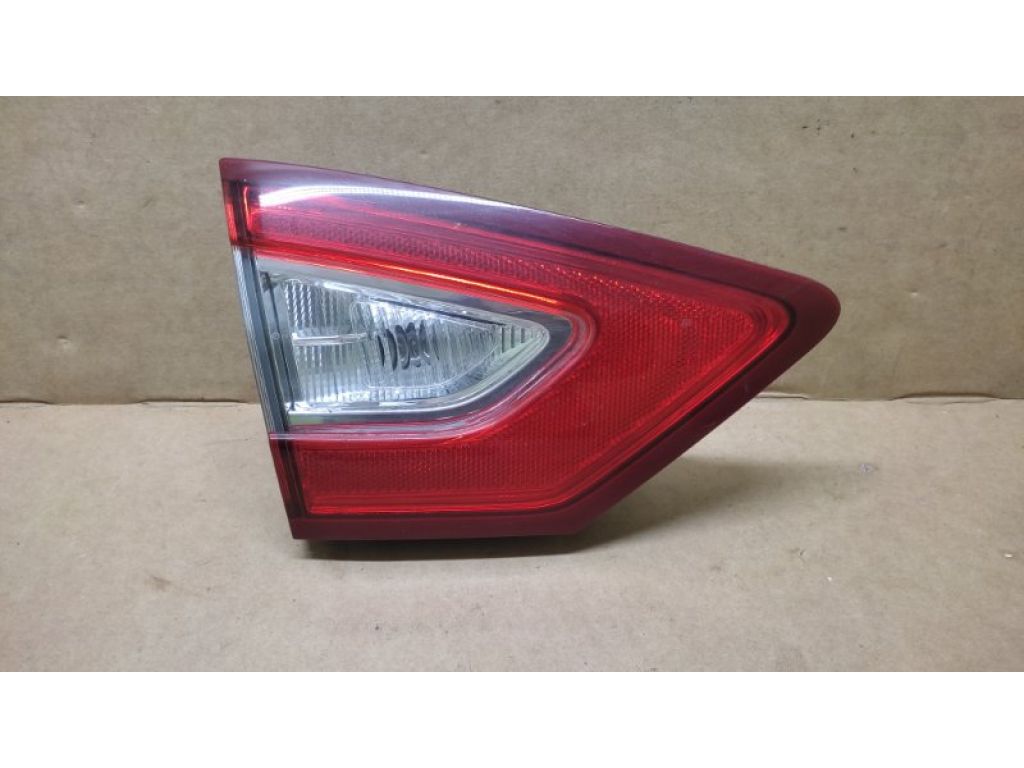 DS7Z-13405-A | Фонарь внутренний лев. FORD FUSION 14-