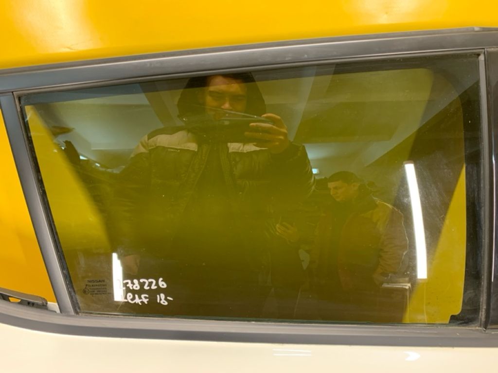 82300-3NF1A | Стекло двери задн. прав. NISSAN LEAF 18-