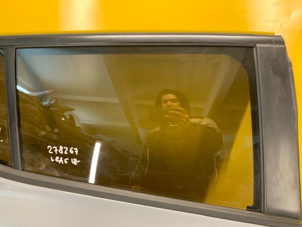 82300-3NF1A | Стекло двери задн. прав. NISSAN LEAF 18-