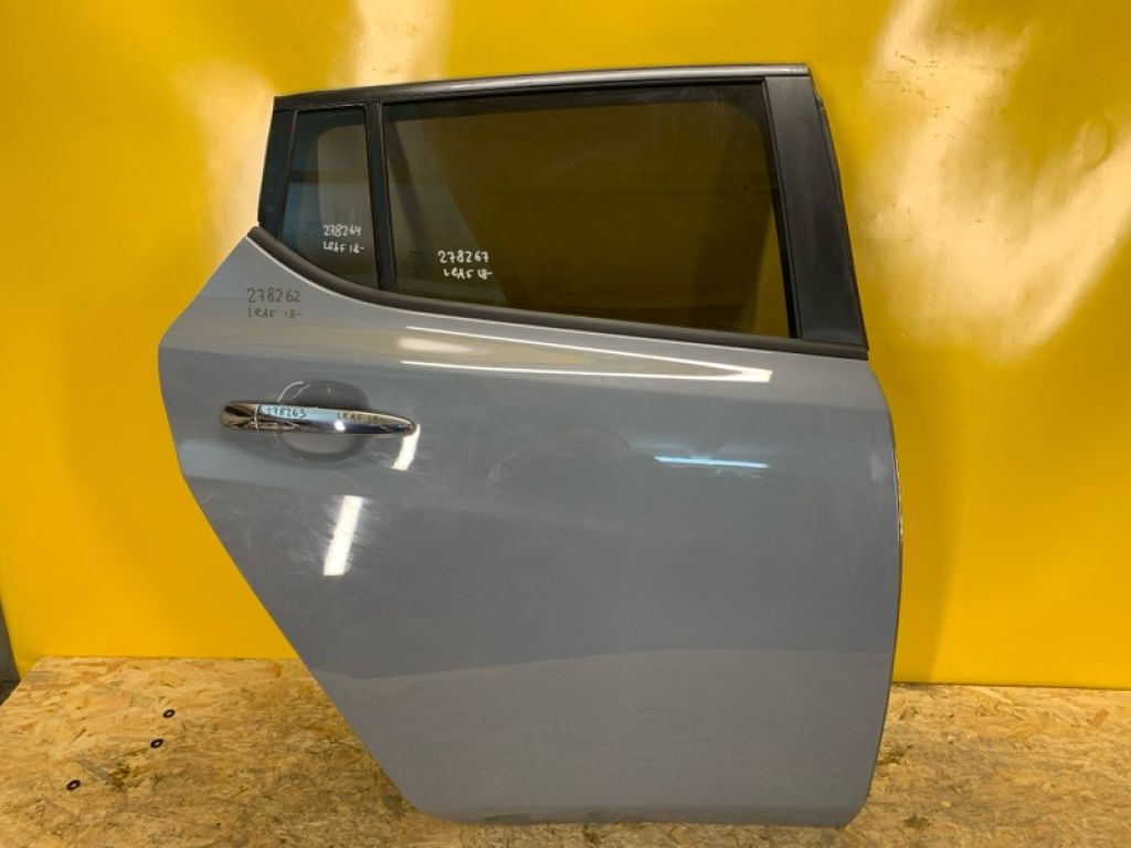 82100-5SF0A | Двері задн. прав. NISSAN LEAF 18-