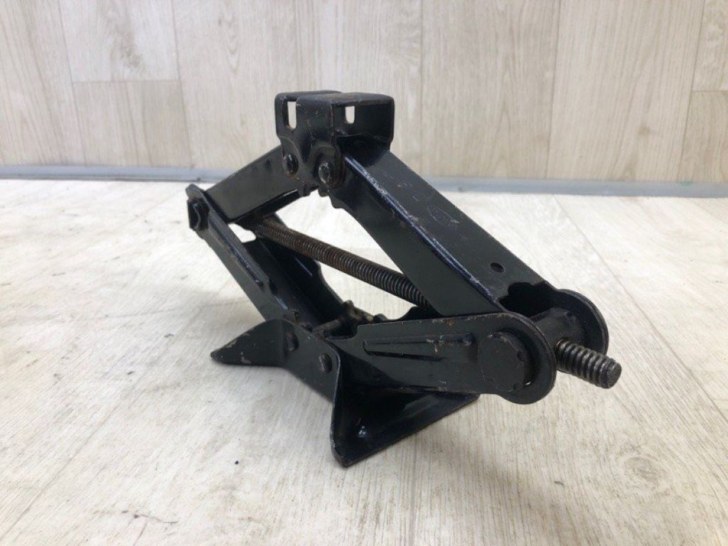 GJ6A-37-790A | Домкрат MAZDA 3 BK 03-08 - Фото 3