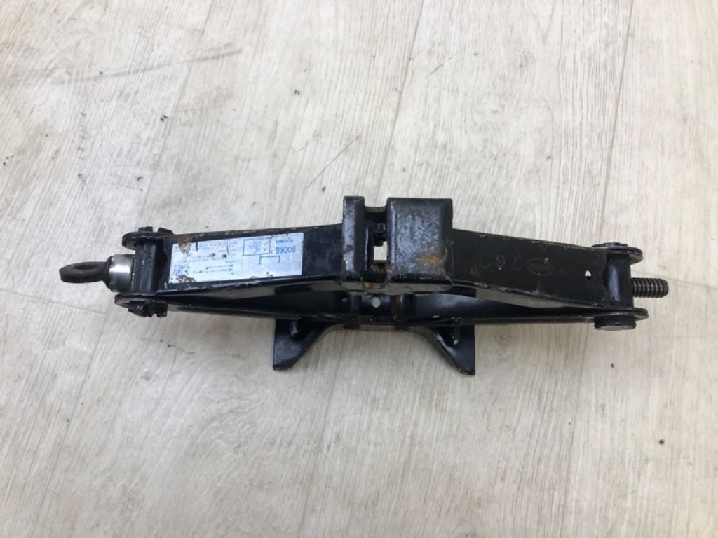 GJ6A-37-790A | Домкрат MAZDA 3 BK 03-08 - Фото 4