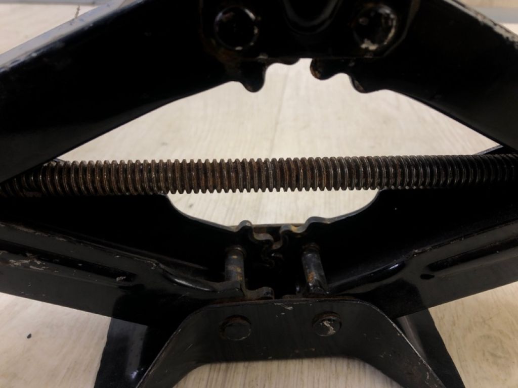 GJ6A-37-790A | Домкрат MAZDA 3 BK 03-08 - Фото 6