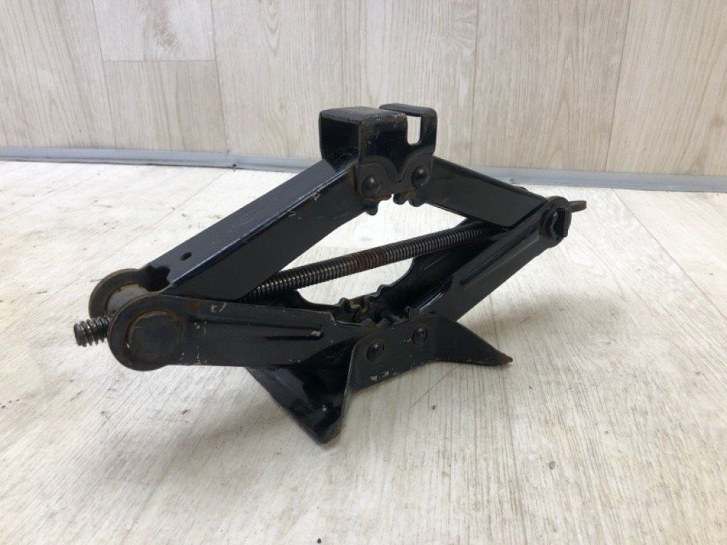 GJ6A-37-790A | Домкрат MAZDA 3 BK 03-08 - Фото 3