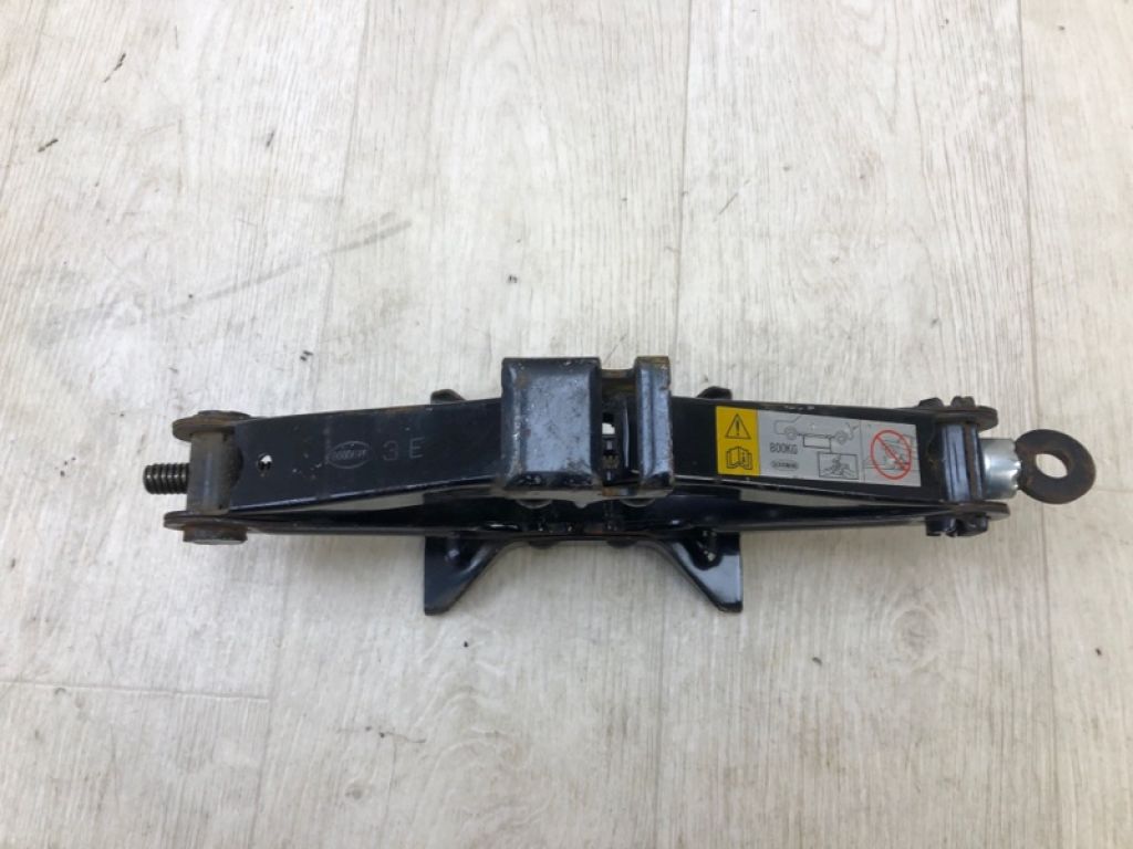 GJ6A-37-790A | Домкрат MAZDA 3 BK 03-08 - Фото 4