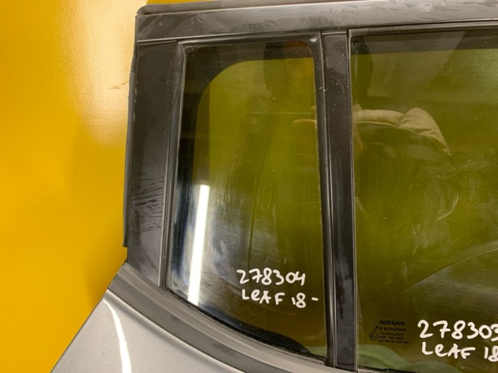 82220-5SF1A | Скло дверей глухе задн. прав. NISSAN LEAF 18-