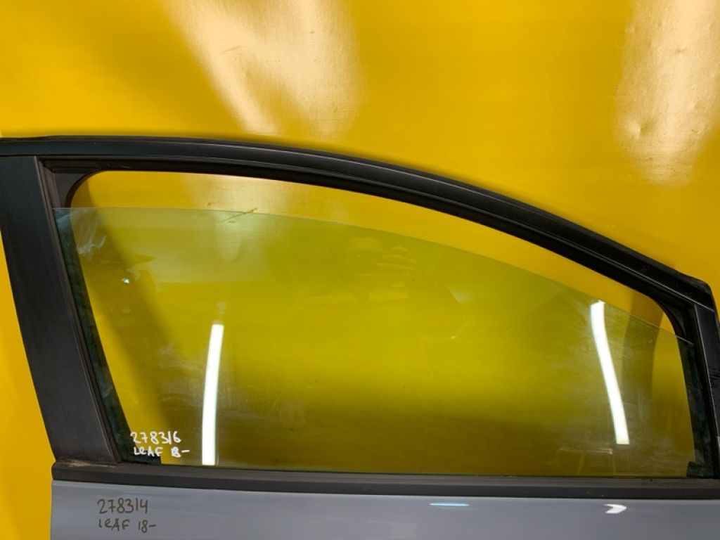 80300-5SF0A | Скло дверей передн. прав. NISSAN LEAF 18-