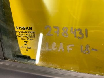 Стекло двери передн. прав. NISSAN LEAF 18-