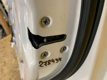 Замок двери передн. прав. NISSAN LEAF 18-