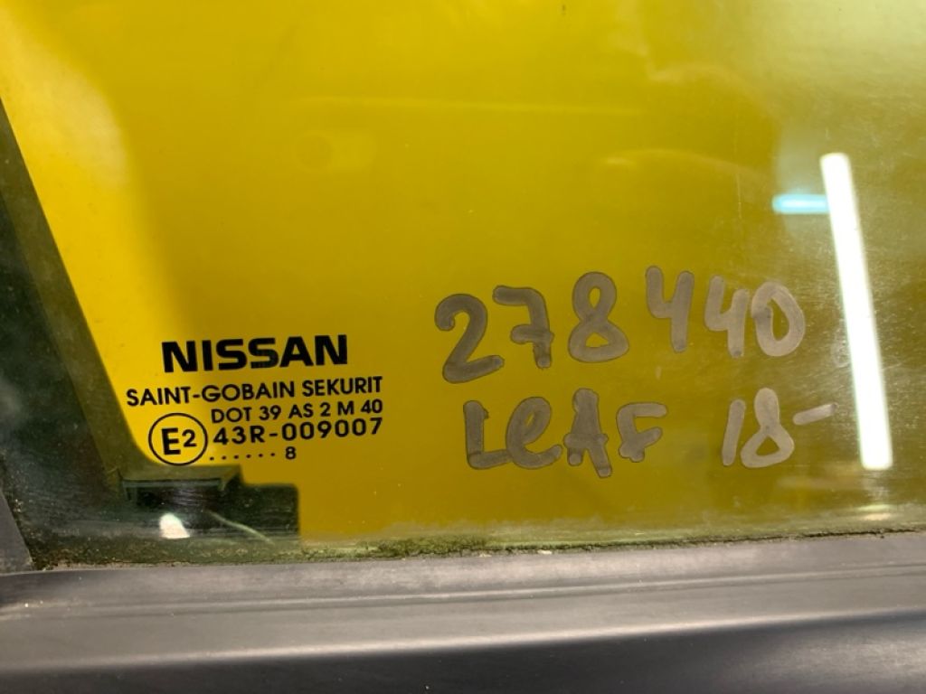 80300-5SF0A | Скло дверей передн. прав. NISSAN LEAF 18- - Фото 2