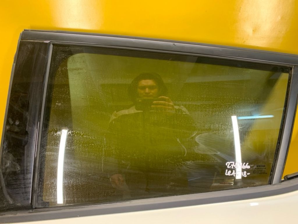 82301-3NF1A | Скло дверей задн. лів. NISSAN LEAF 18-