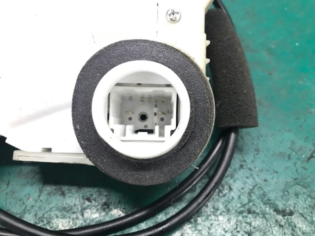 69040-47060 | Замок двери передн. лев. TOYOTA PRIUS - 30 09-17 - Фото 3