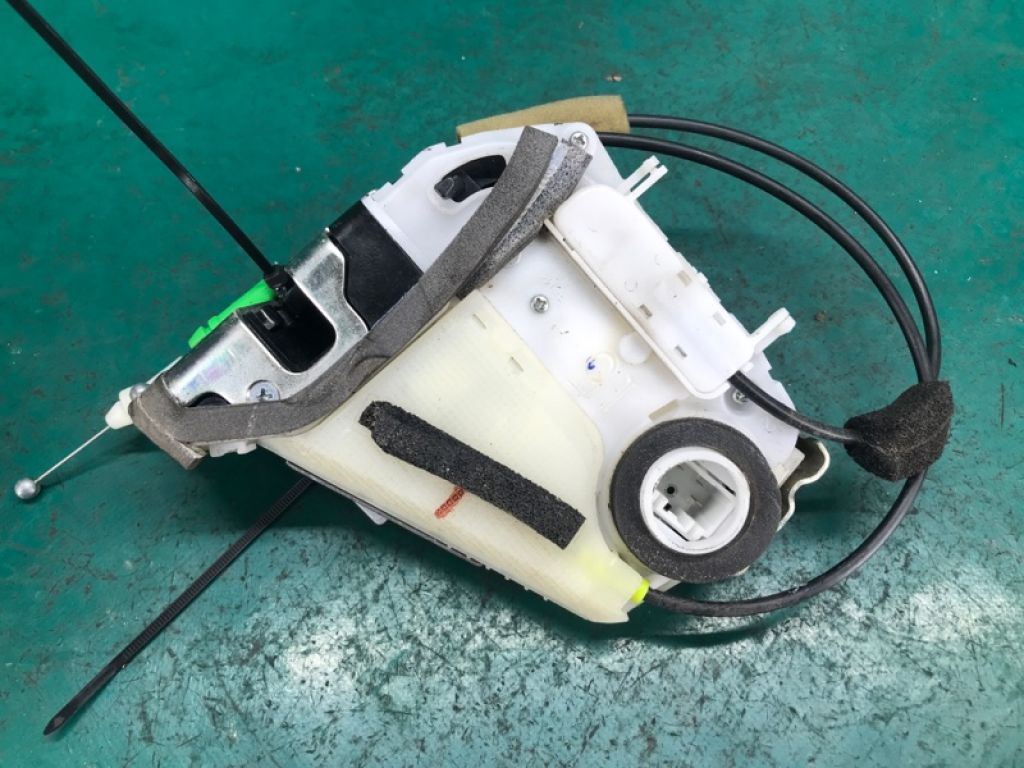 69050-47090 | Замок двері задн. прав. TOYOTA PRIUS - 30 09-17 - Фото 3