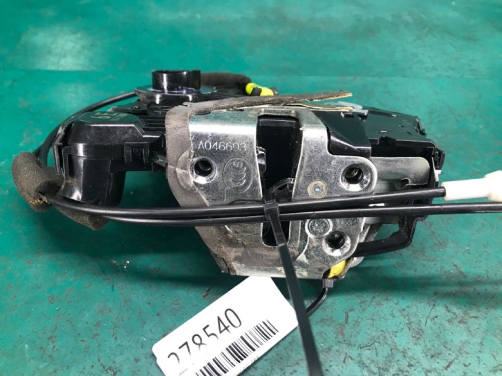 69040-06180 | Замок двері передн. лів. TOYOTA CAMRY 40 06-11