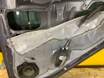 Склопідйомник задн. прав. MITSUBISHI COLT (Z30) 02-12