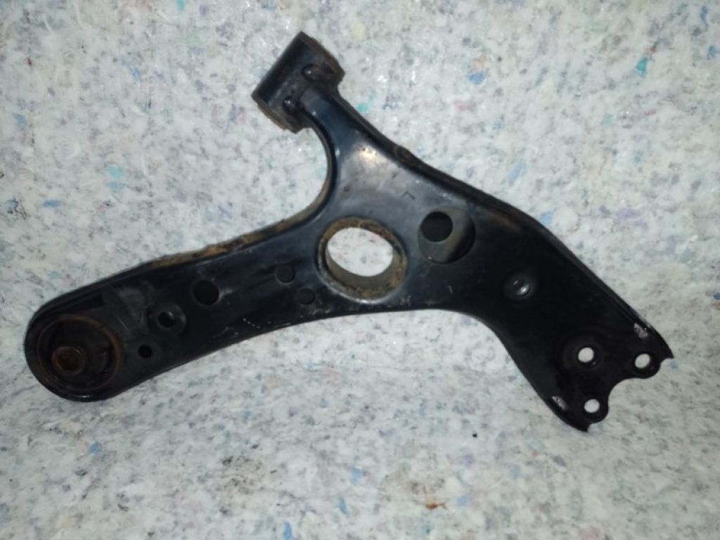 48069-47050 | Рычаг передней подвески нижний лев. TOYOTA PRIUS - 30 09-17