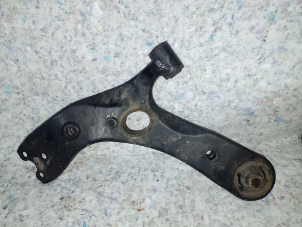 48069-47050 | Рычаг передней подвески нижний лев. TOYOTA PRIUS - 30 09-17 - Фото 2