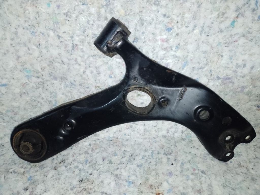 48068-47050 | Рычаг передней подвески нижний прав. TOYOTA PRIUS - 30 09-17