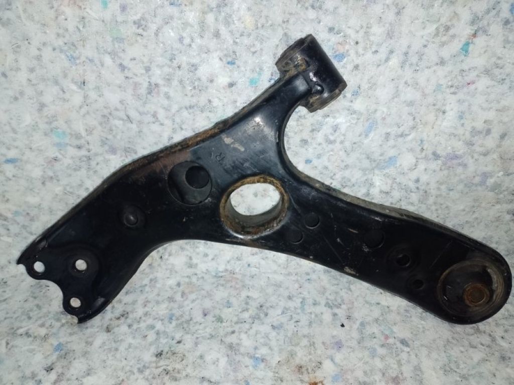 48068-47050 | Рычаг передней подвески нижний прав. TOYOTA PRIUS - 30 09-17 - Фото 2