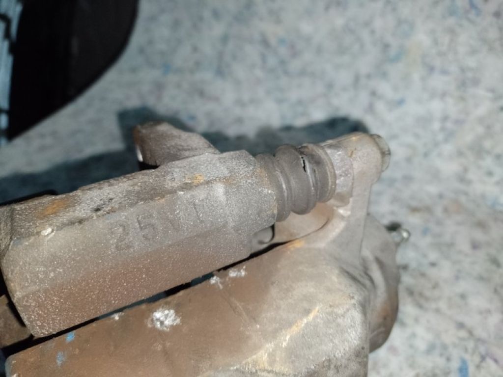 47730-47060 | Супорт гальмівний передн. прав. TOYOTA PRIUS - 30 09-17 - Фото 3