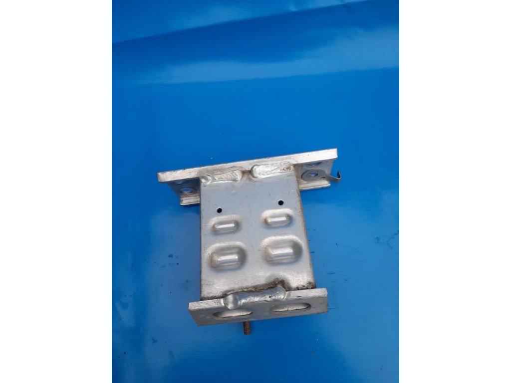 57014-47040 | Кронштейн/крепление усилителя переднего бампера лев. TOYOTA PRIUS - 30 09-17 - Фото 2