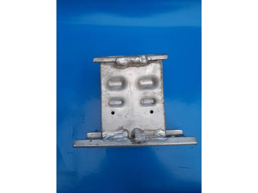 57013-47040 | Кронштейн/крепление усилителя переднего бампера прав. TOYOTA PRIUS - 30 09-17 - Фото 4