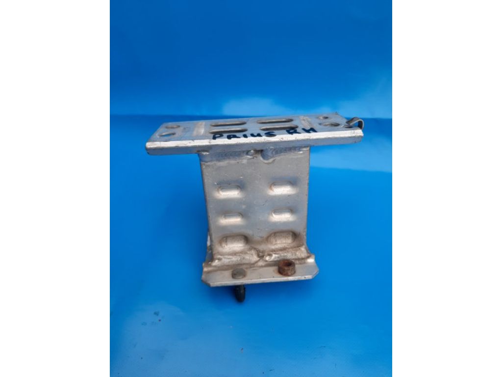 57013-47040 | Кронштейн усилителя переднего бампера прав. TOYOTA PRIUS - 30 09-17 - Фото 3