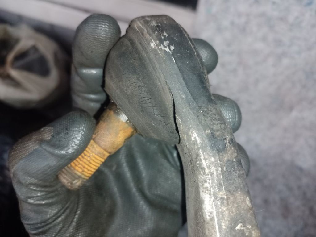 54501-8H310 | Важіль передньої підвіски нижній лів. NISSAN X-TRAIL T30 01-07 - Фото 3