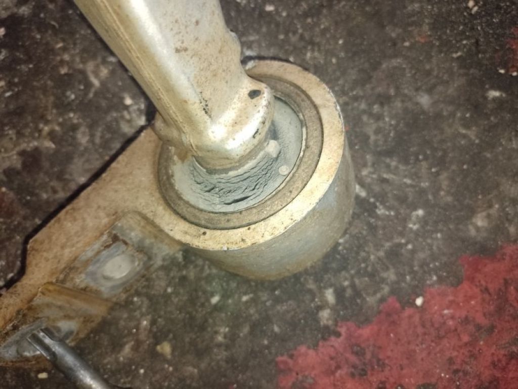 54501-8H310 | Важіль передньої підвіски нижній лів. NISSAN X-TRAIL T30 01-07 - Фото 5