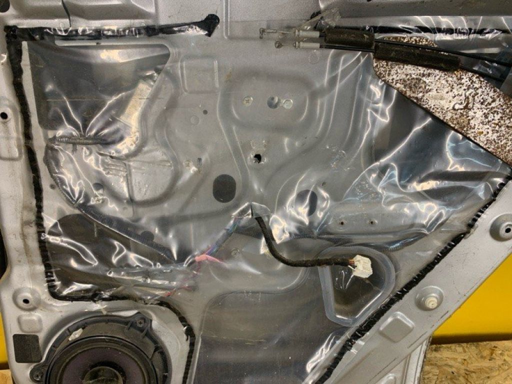 82720-CA000 | Стеклоподъемник задн. прав. NISSAN MURANO Z50 02-07