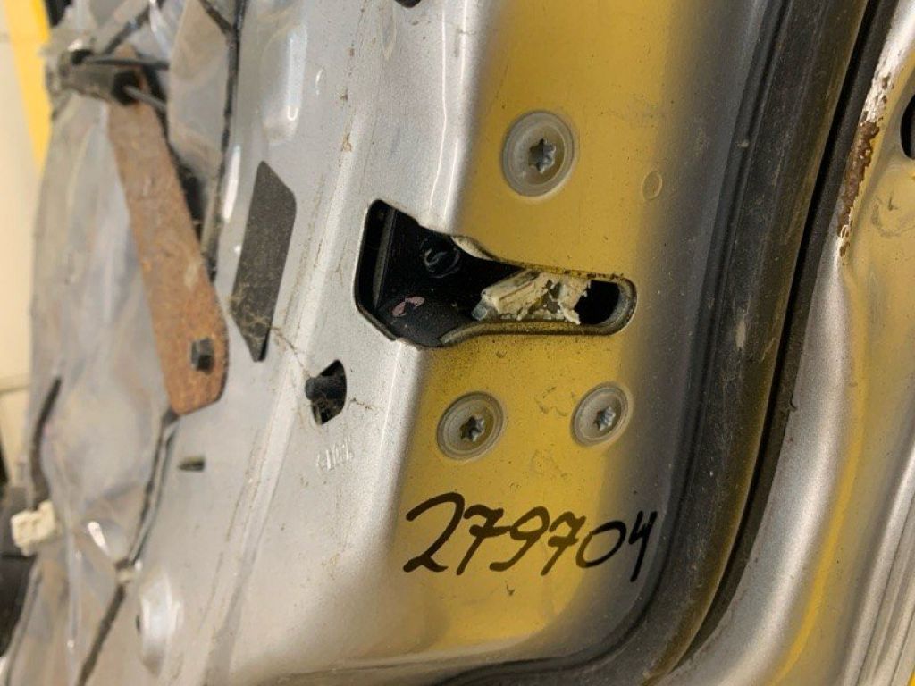 82500-CA01A | Замок двері задн. прав. NISSAN MURANO Z50 02-07