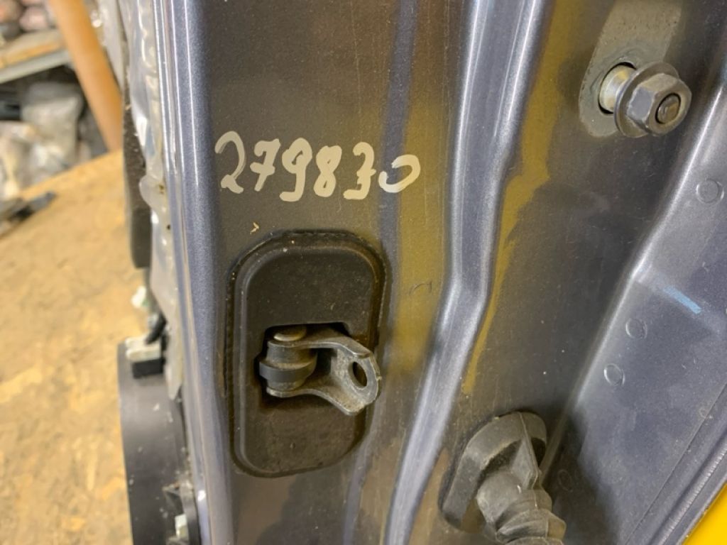 82430-JD000 | Ограничитель двери задн. лев. NISSAN QASHQAI 07-14