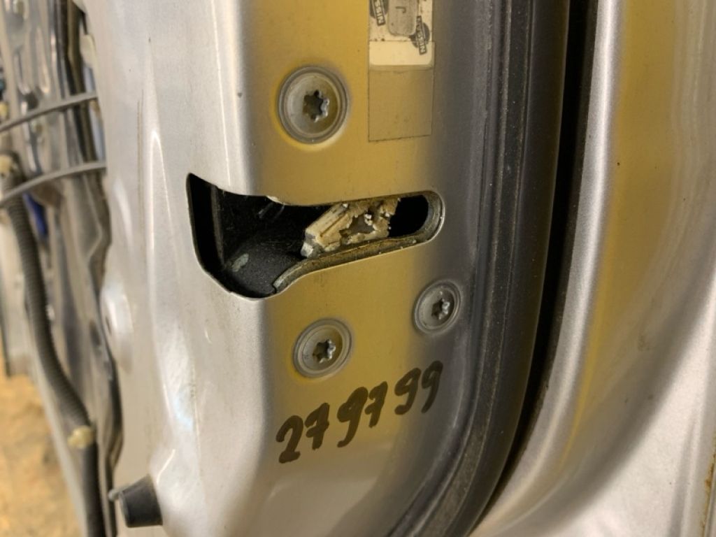 80500-CB800 | Замок двері передн. прав. NISSAN MURANO Z50 02-07