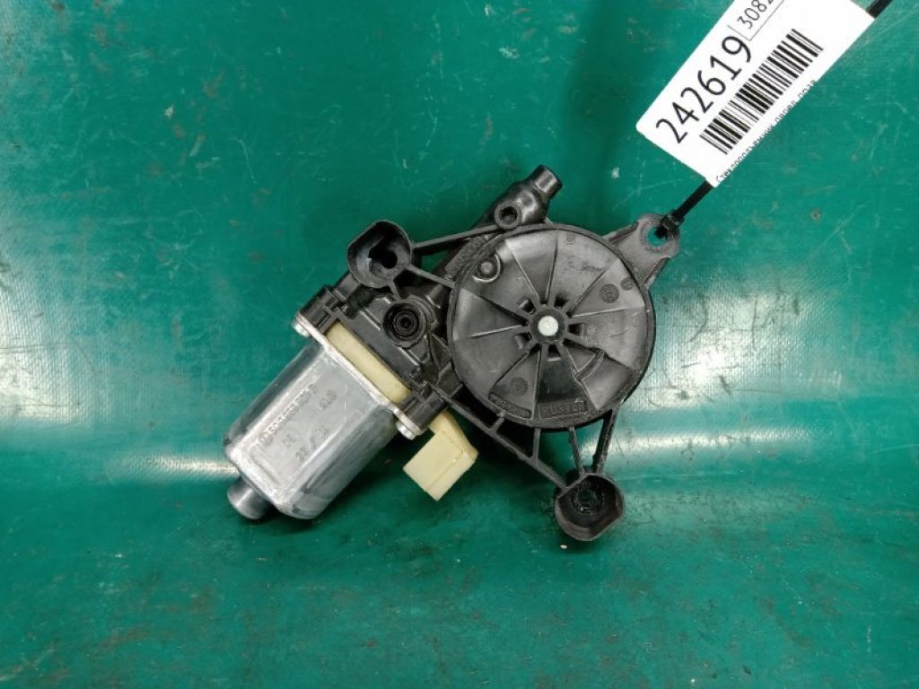 5Q0 959 801 B | Моторчик склопідйомника передн. прав. AUDI A3 (8V) 12–17