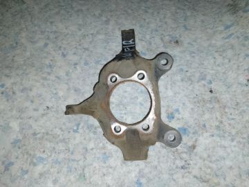 Кулак поворотний прав. NISSAN LEAF 10-17