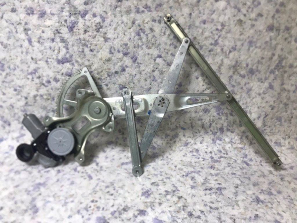 69801-52070 | Склопідйомник задн. прав. TOYOTA PRIUS - 30 09-17