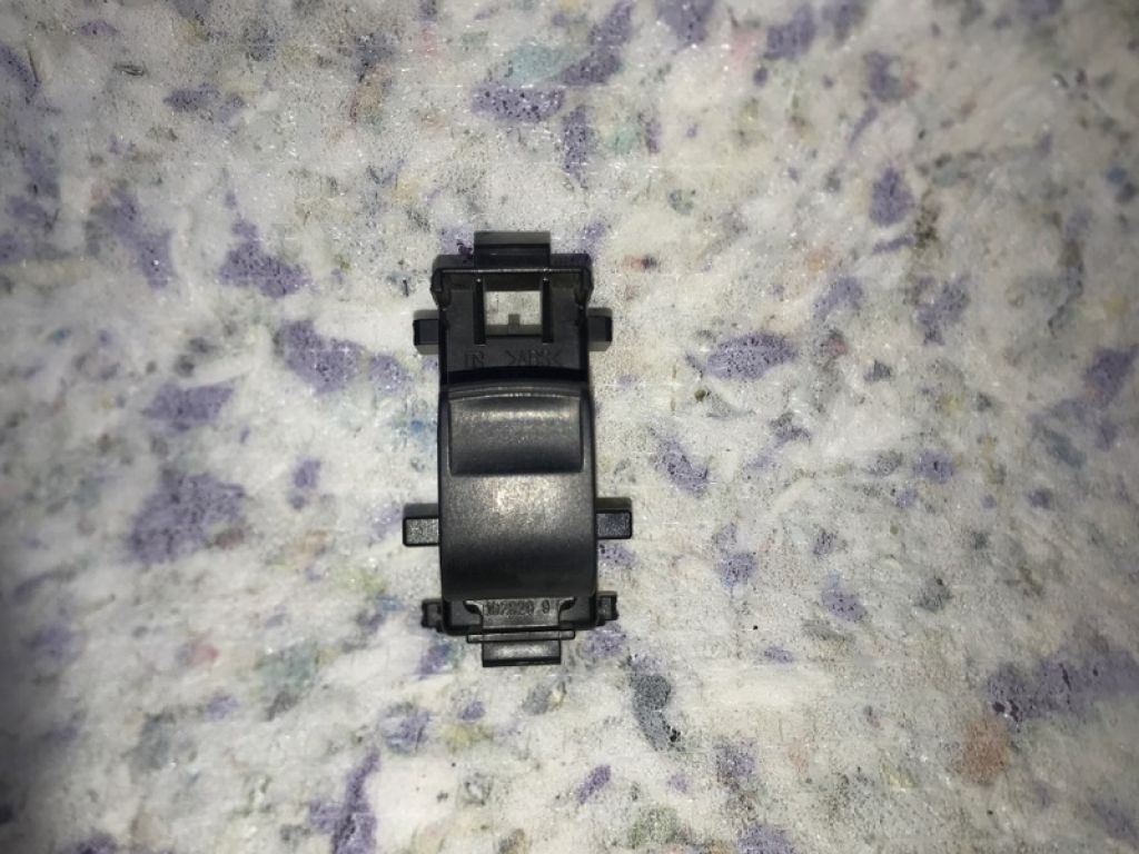 84810-52030 | Кнопка склопідіймача задн. прав. TOYOTA PRIUS C/AQUA 11-14