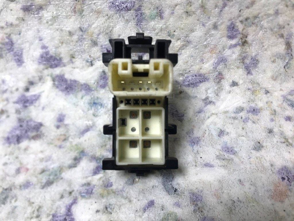 84810-52030 | Кнопка склопідіймача задн. прав. TOYOTA PRIUS C/AQUA 11-14 - Фото 2