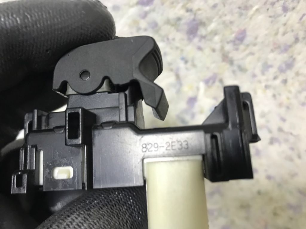 84810-52030 | Кнопка склопідіймача задн. прав. TOYOTA PRIUS C/AQUA 11-14 - Фото 3