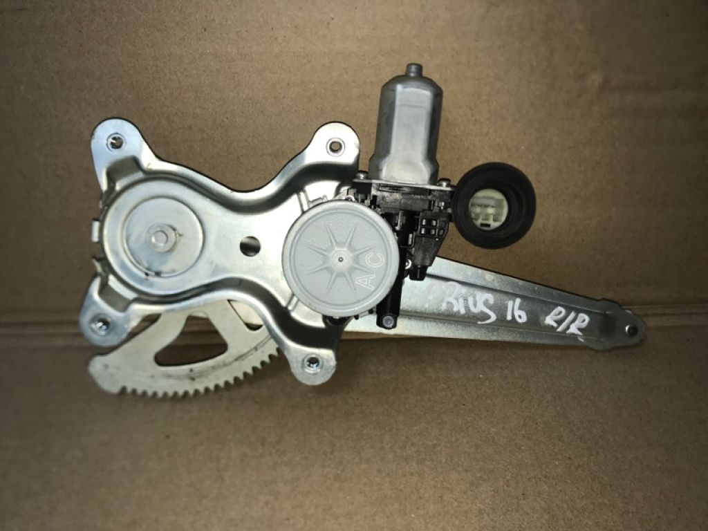 69803-52120 | Склопідйомник задн. прав. TOYOTA PRIUS C/AQUA 11-14