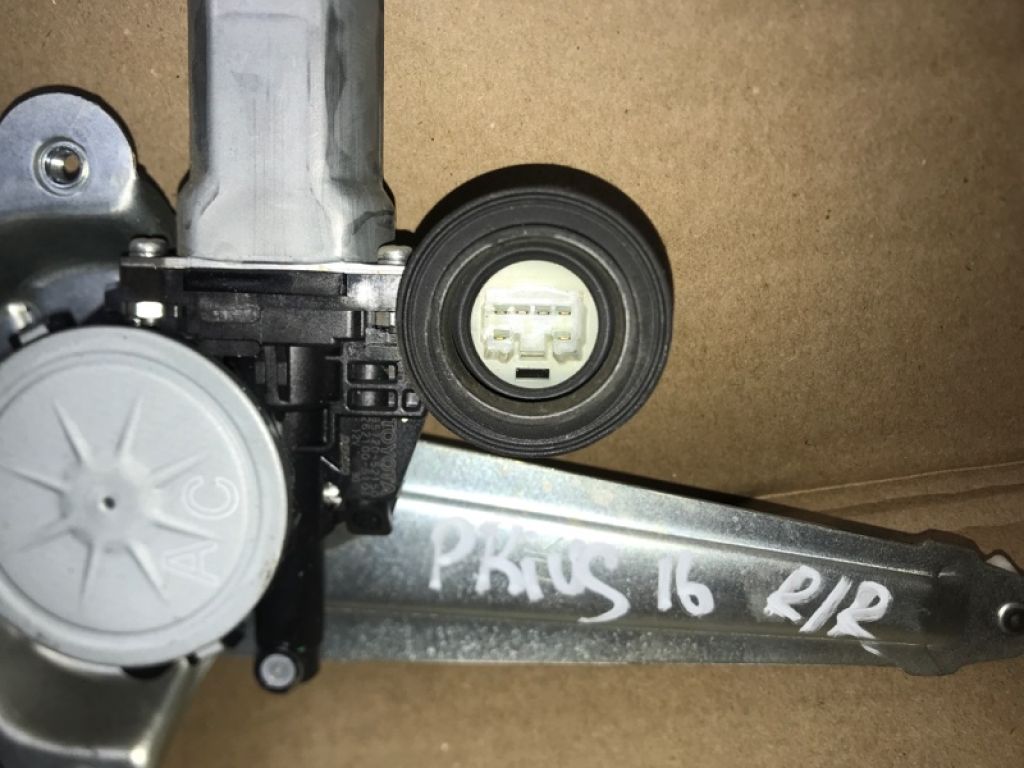 69803-52120 | Склопідйомник задн. прав. TOYOTA PRIUS C/AQUA 11-14 - Фото 3