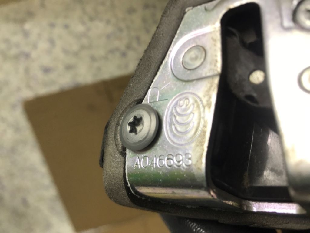 69050-42021 | Замок двері задн. прав. TOYOTA PRIUS C/AQUA 11-14 - Фото 4