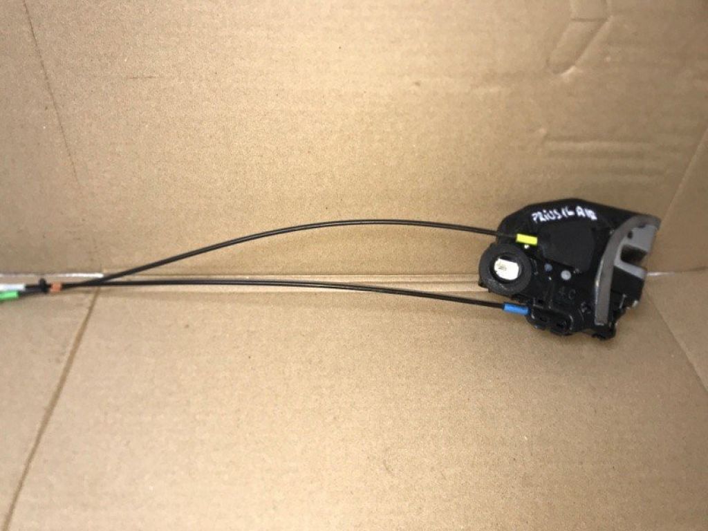 69050-42021 | Замок двері задн. прав. TOYOTA PRIUS C/AQUA 11-14