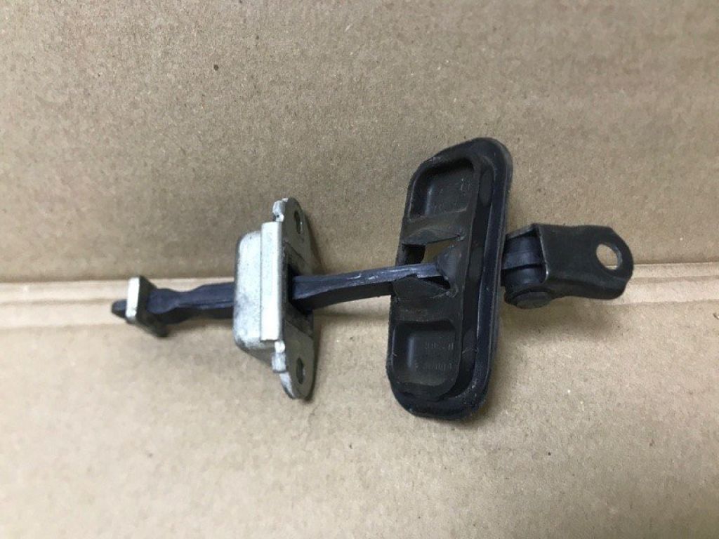 80430-JD000 | Обмежувач дверей задн. прав. NISSAN QASHQAI 07-14