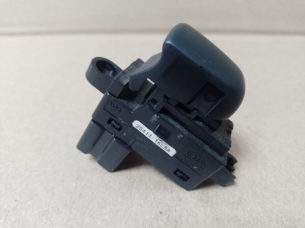 25411-1KL5A | Кнопка стеклоподъемника задн. прав. NISSAN LEAF 10-17