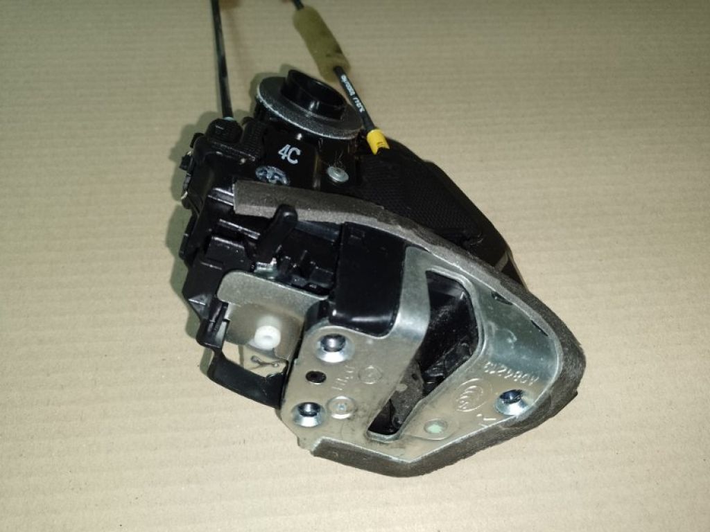 69050-06100 | Замок двері задн. прав. TOYOTA CAMRY 50 12-15